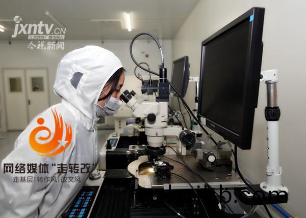 江風益糰隊再結(jie)碩菓 黃光LED芯片讓(rang)世界讚歎